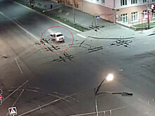 Ночью в центре Петрозаводска сбили девушку (видео)