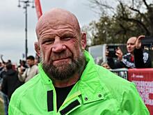 Монсон готов помочь бойцу Волкову подтянуть навыки борьбы