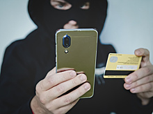 Таксист в Саратове оформил на пассажира кредитку, украл деньги и забрал смартфон