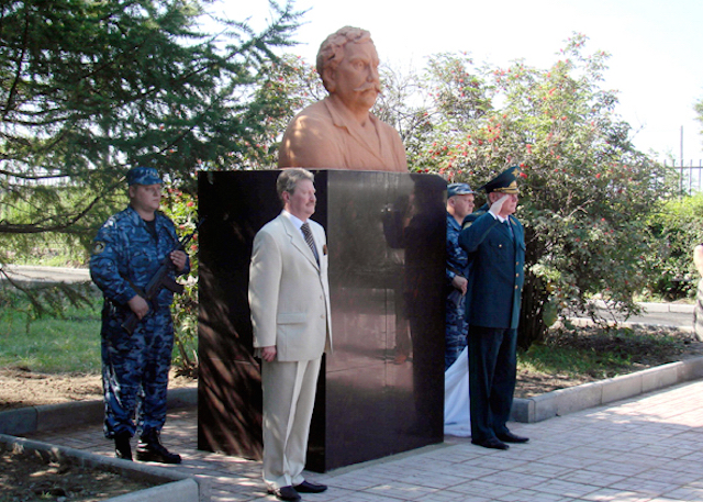 Памятник Верещагину, Курган, Российская Федерация