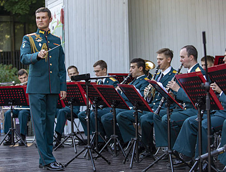 В Саду "Эрмитаж" прошло выступление Центрального военного оркестра