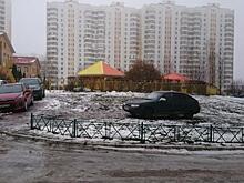 В Курске планируют изменить формат борьбы с парковками на тротуарах и газонах