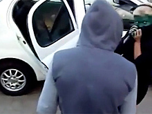 Хабаровский таксист извинился перед умывшимися зеленкой девушками