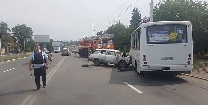 В Ростове на Курчатова автобус сбил юного пешехода