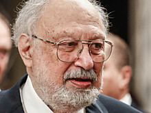 В Баку открыли памятник сценаристу и режиссеру Рустаму Ибрагимбекову