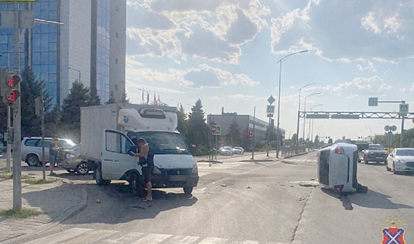 Дети 7 и 11 лет пострадали в тройном ДТП в Волгограде