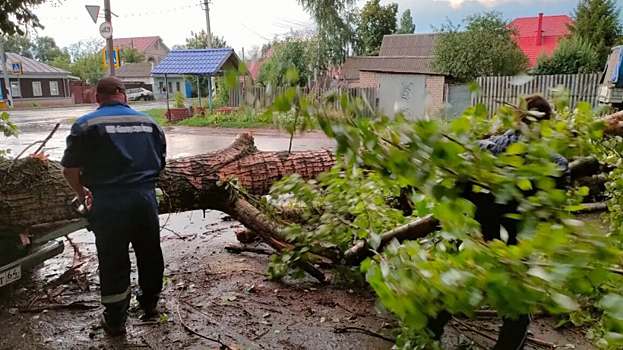 В Петровском районе ураган оставил без крыши школу и ДК