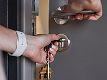 С кем нужно согласовывать установку тамбурной двери? Отвечают юристы