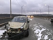 В Кирове женщина на «Дэу Матиз» врезалась в ограждение