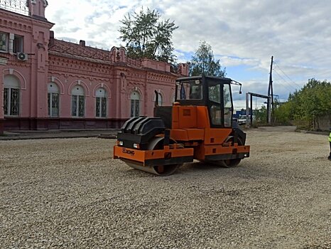 Перед зданием вокзала «Киров-Котласский» продолжаются ремонтные работы