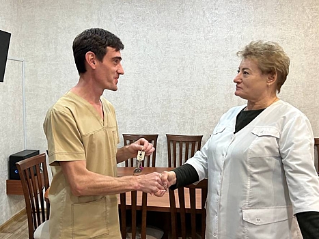 В Кузнецке два врача детской больницы получили служебное жилье