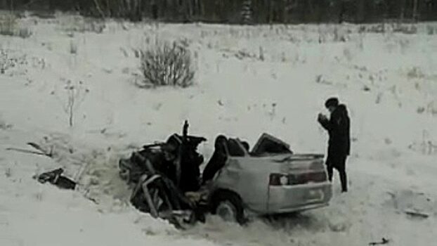 Водитель и пассажир ВАЗа погибли в лобовом столкновении с Ниссаном