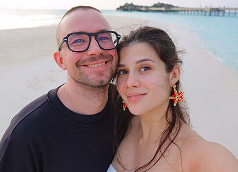 Супруга Александра Петрова трогательно поздравила актера с днем рождения