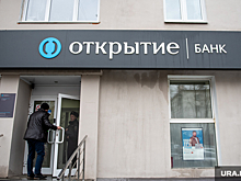 Житель ХМАО устроил погром в банке и заставил всех молиться