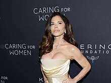 Журналистка Лорен Санчес появилась на ужине в платье-комбинации