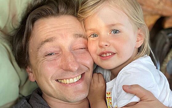 «Папино счастье»: Безруков умилил фолловеров селфи с 3-летней дочкой