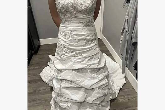 Пользователи сети назвали платье невесты сшитыми мешками для мусора