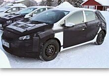 В объектив фотошпионов попал новый KIA Ceed