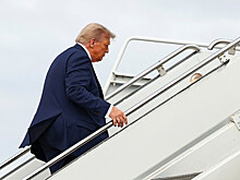 Трамп заявил, что не спотыкается на лестницах в отличие от Байдена