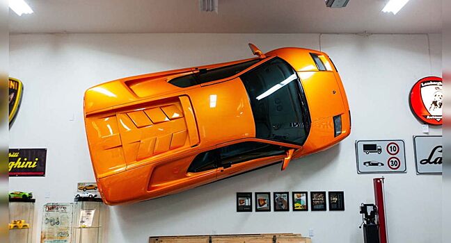 Настенный Lamborghini Diablo выставили на продажу