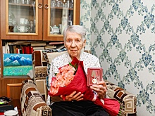 В Новосибирске известному ученому Алле Зайдман вручили медаль к 80-летию Победы