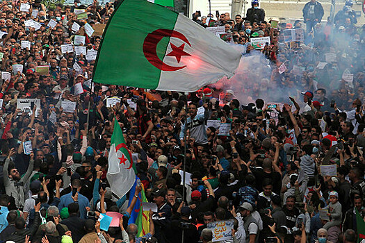 Радикальные исламисты захватывают протестное движение в Алжире