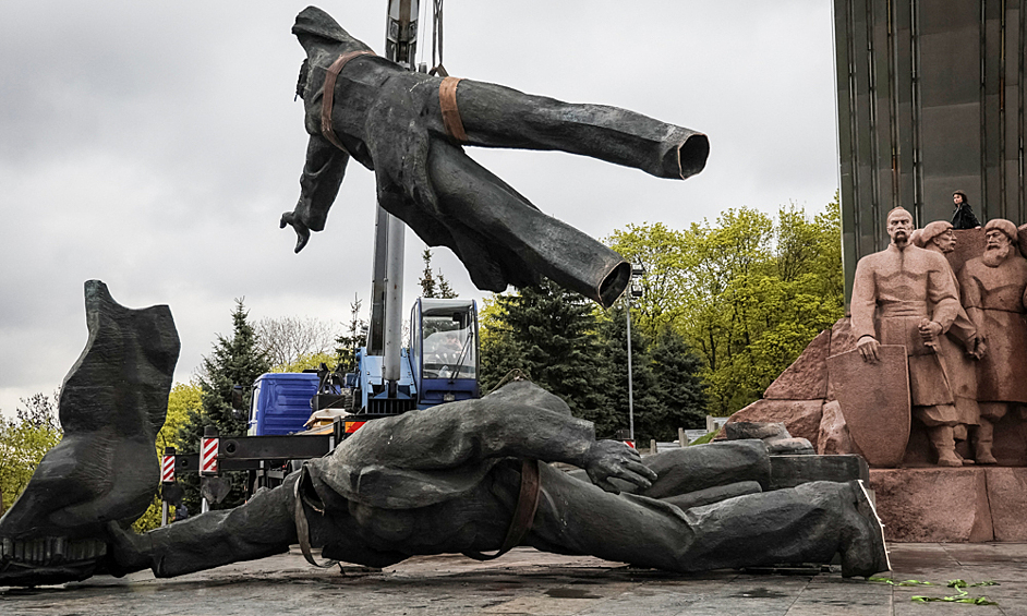 Памятник в киеве александру