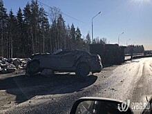 На трассе "Скандинавия" в Ленобласти фура завалила камнями легковой автомобиль