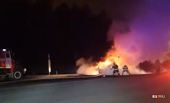 На Режевском тракте Skoda влетела в «газель», после удара оба автомобиля заполыхали