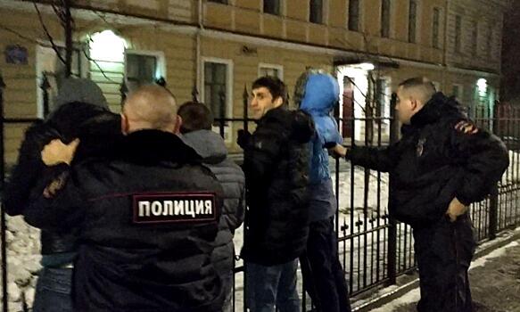 В Петербурге участников «бессрочного протеста» избили после выхода из полиции