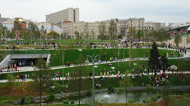 Московские власти отказываются называть ситуацию в парке «Зарядье» вандализмом