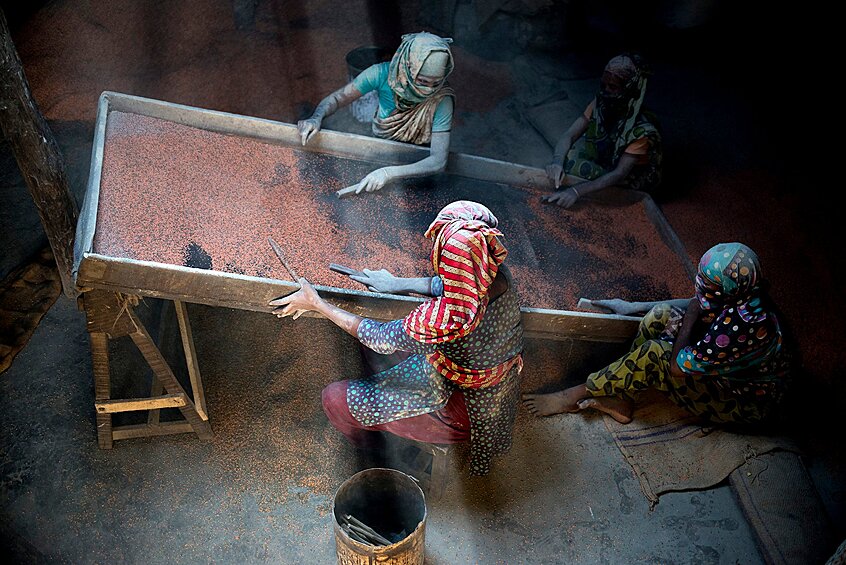 Женщины за работой в Бангладеш. Финалист в номинации «Путешествия»