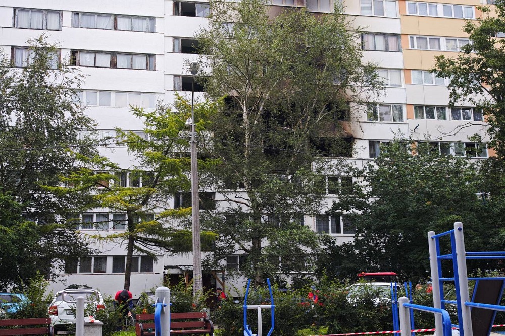 В Петербурге выясняют причины смертельного ЧП с пожаром в многоквартирном доме