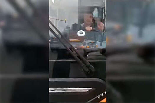 В Хабаровске женщина пожаловалась на "нарушение граждан человека" на остановке