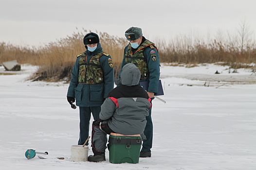 В Курской области рыбаки вышли на неокрепший лед