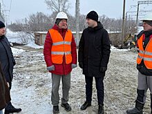 На улице Ерик переносят контактную сеть для новой дороги