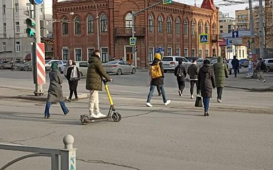 Половина жителей Екатеринбурга одобряет ограничения для самокатчиков