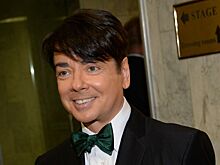 Рустам Солнцев показал, как передвигается онкобольной Валентин Юдашкин