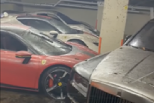 В Майами затопило гараж с люксовыми автомобилями: печальное видео