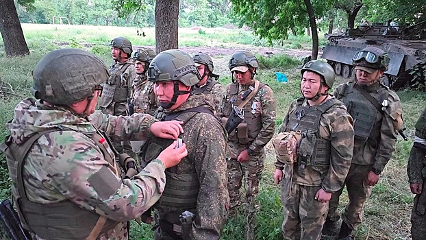 Бойцам ВВО вручили госнаграды за отражение атаки боевиков на Южно-Донецком направлении