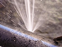 В Петербурге из-за прорыва трубы затопило Зольную улицу