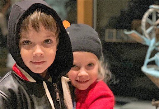 «Ну вы модные»: 6-летние дети Галкина и Пугачевой впечатлили отца стильными нарядами на пикнике