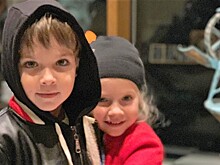 «Ну вы модные»: 6-летние дети Галкина и Пугачевой впечатлили отца стильными нарядами на пикнике