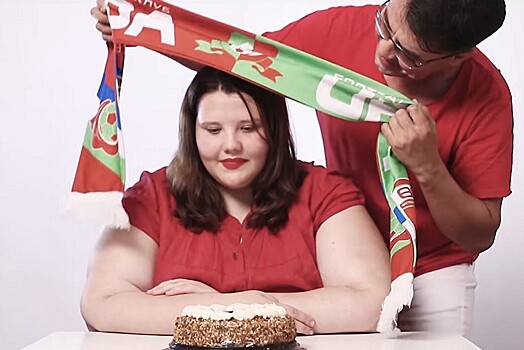 Трэшовый клип «Уфы» «Салават не отставай», с девушкой поедающий торт: видео
