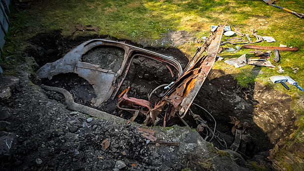 Британец откопал во дворе 60-летний Ford Popular