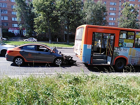 Делимобиль врезался в маршрутку в Нижнем Новгороде