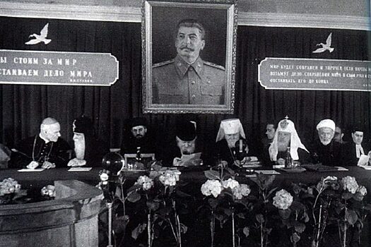 Что сделал Сталин для православной церкви за её помощь в Великую Отечественную