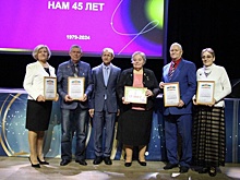 Депутат Зяблицев вручил награды активистам ветеранского движения в Кировском районе Екатеринбурга