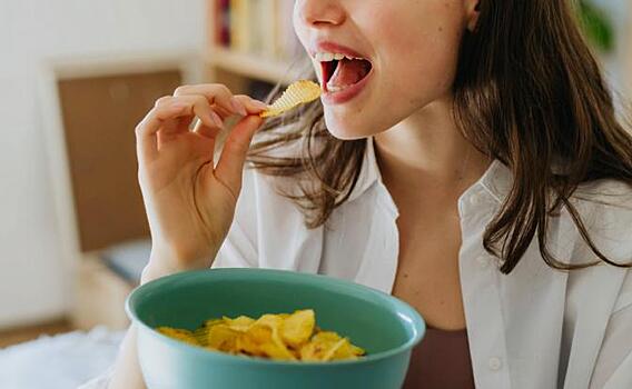 Врач назвала полезные для здоровья чипсы