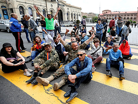 В Ереване начался митинг сторонников Пашиняна